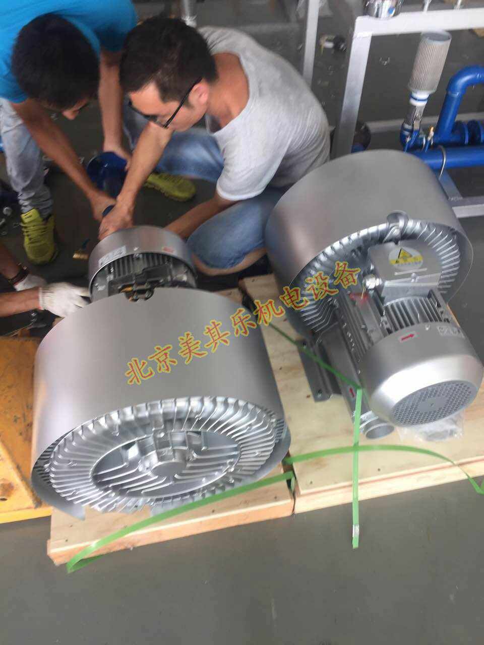 5.5kw雙葉輪高壓風機用于增壓傳送系統(tǒng)安裝現(xiàn)場